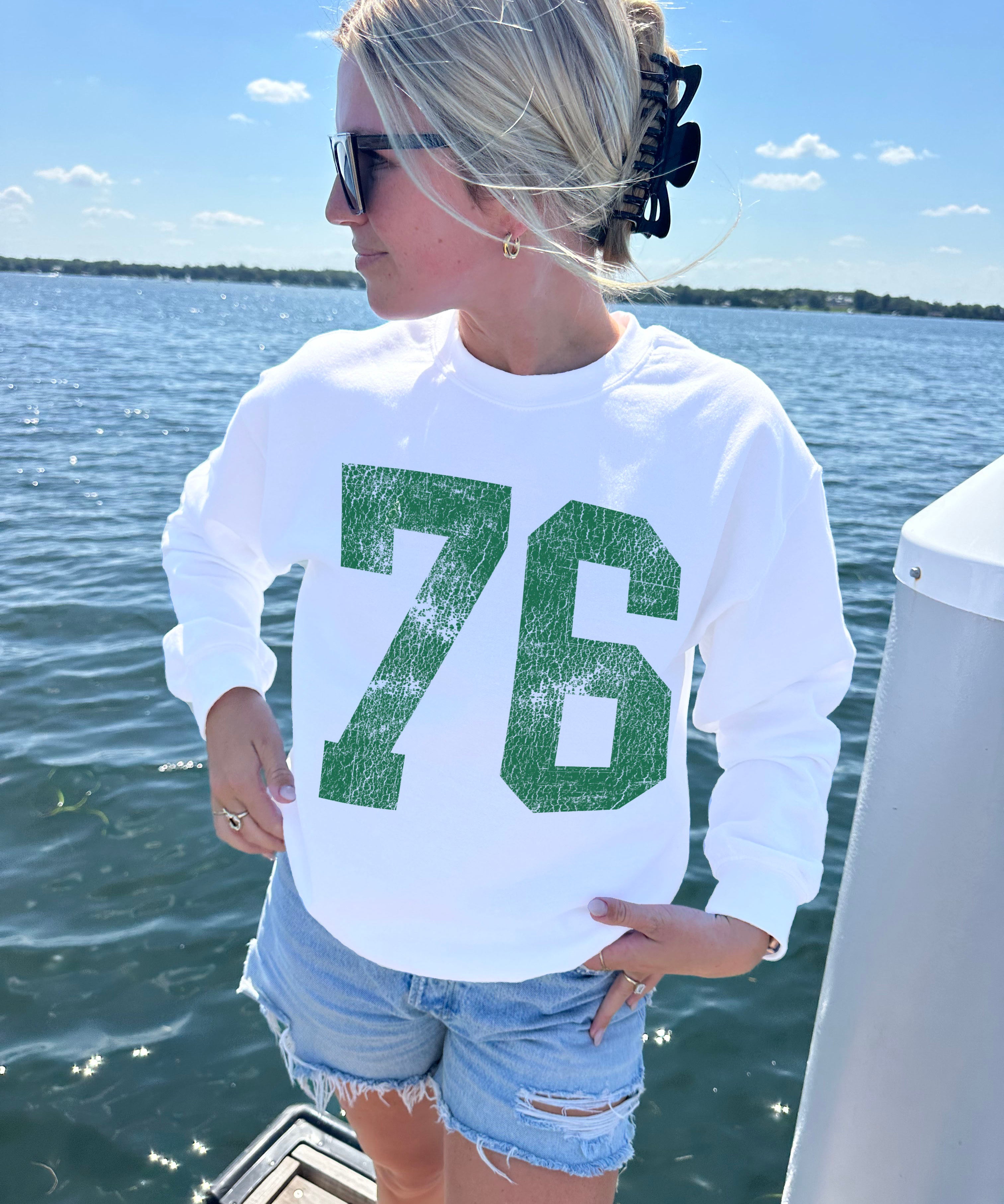 76-_WHITE_GREEN_ART.jpg