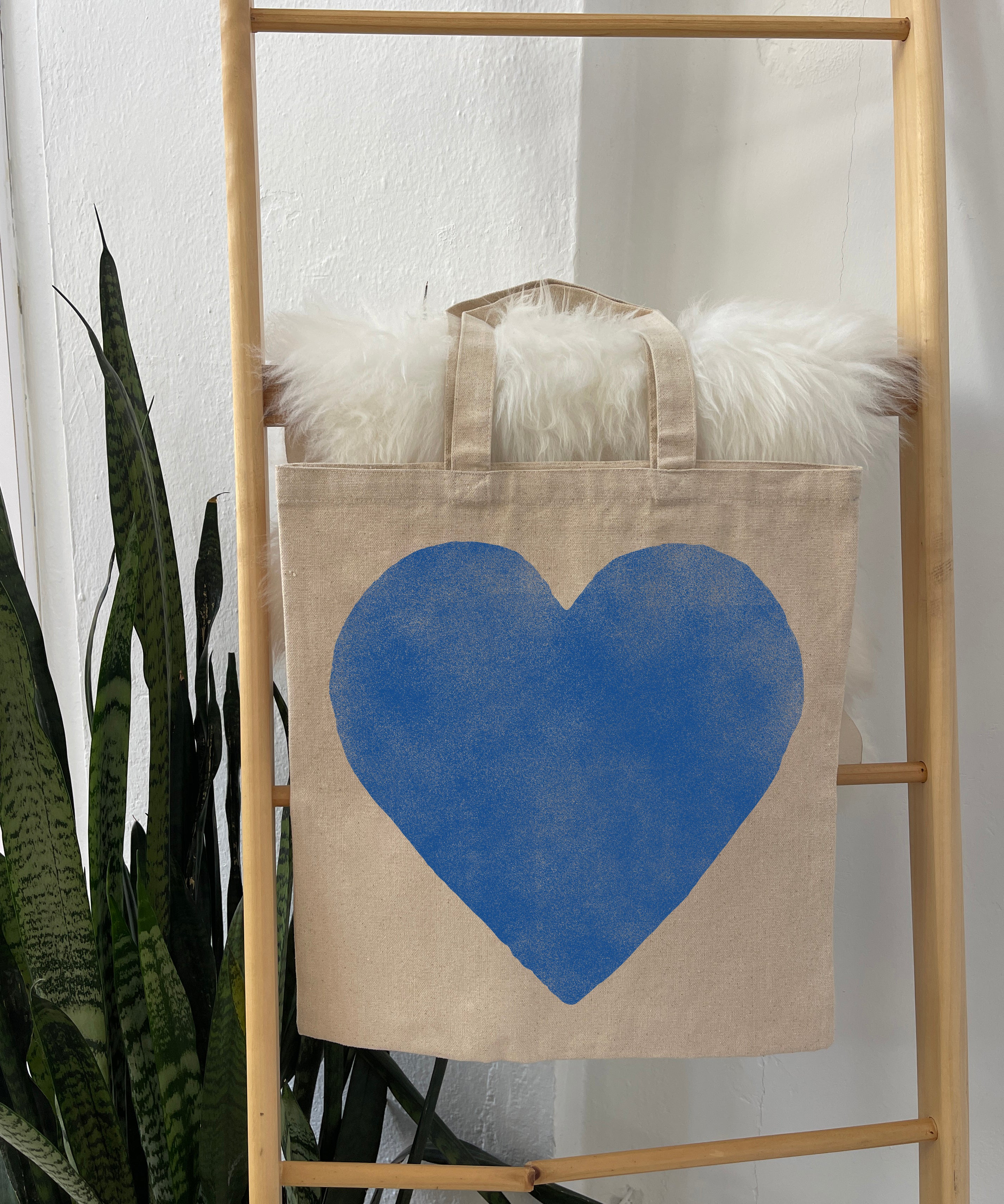 HEART_BLUE_TOTEBAGREWORKED.jpg